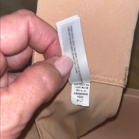 GapBody Tshirt multi wear strapped Tan Underwire Bra NWT 36D - Picture 9 of 11